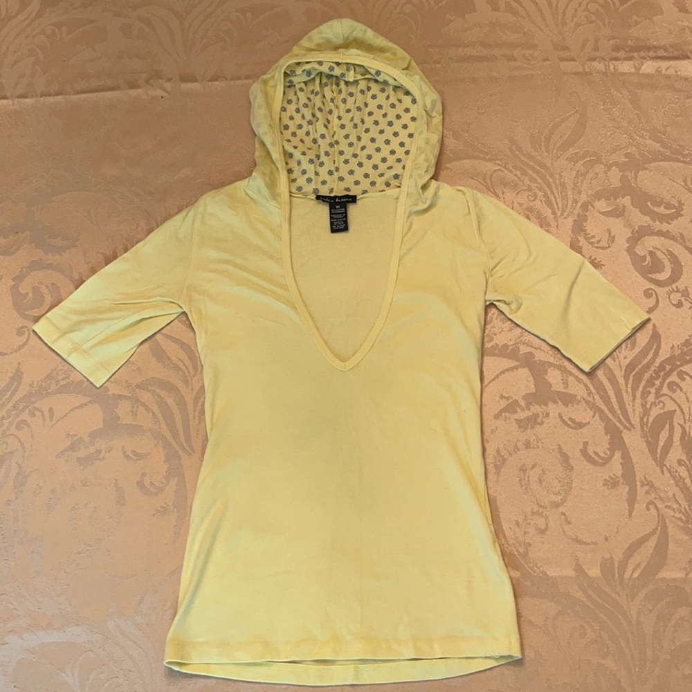 Yellow hood short sleeve